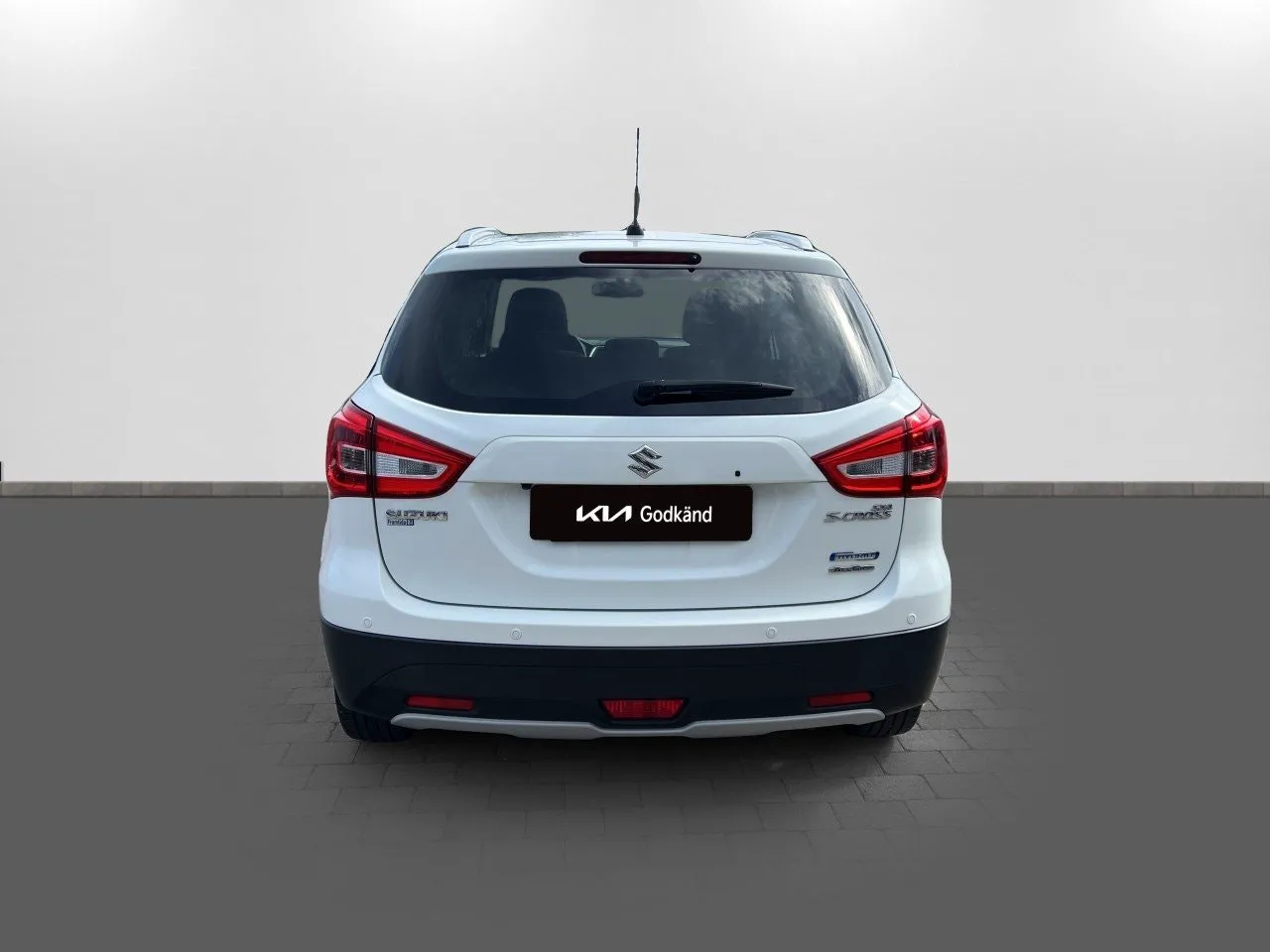 Vehicle image 4