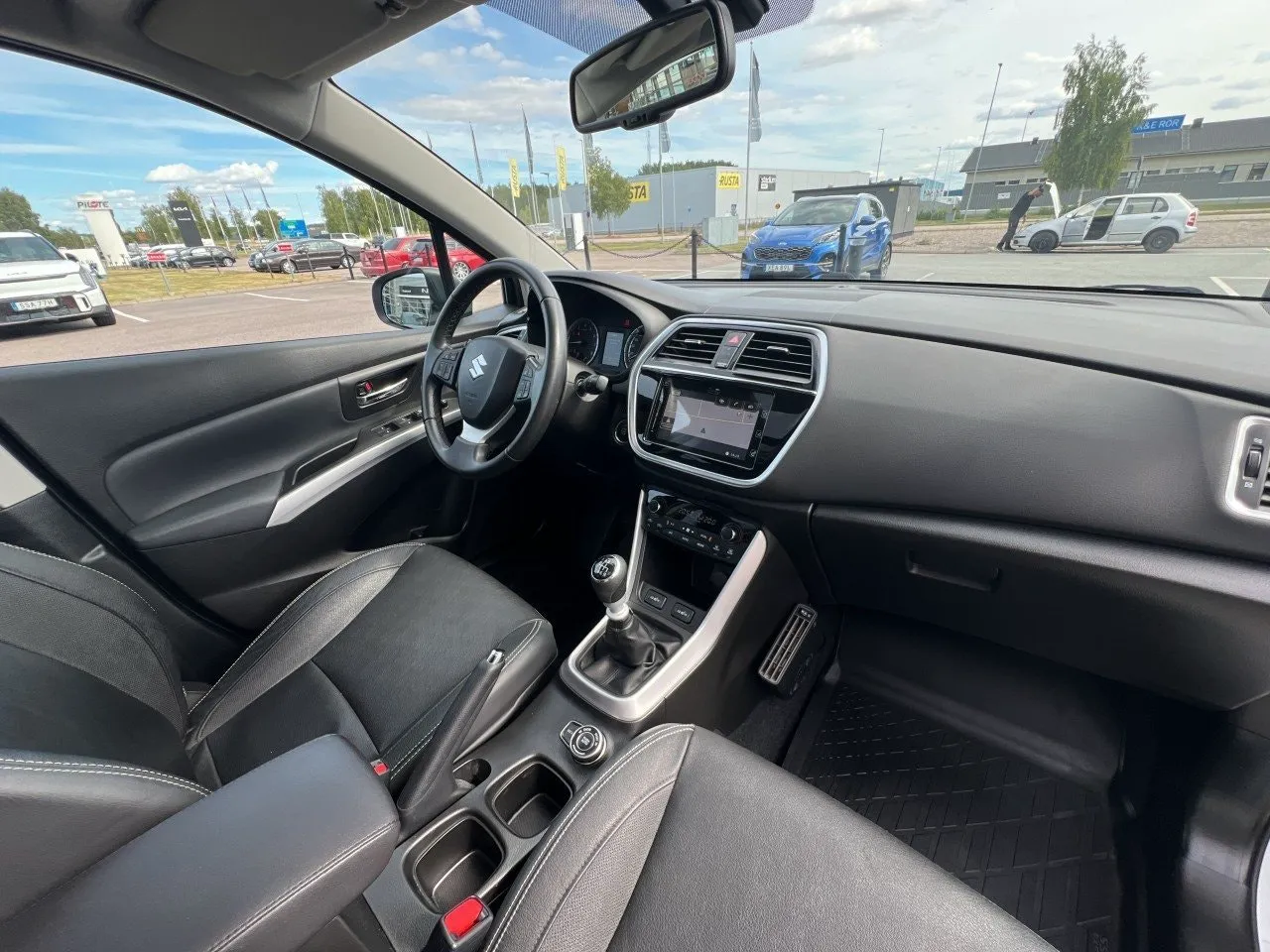 Vehicle image 17