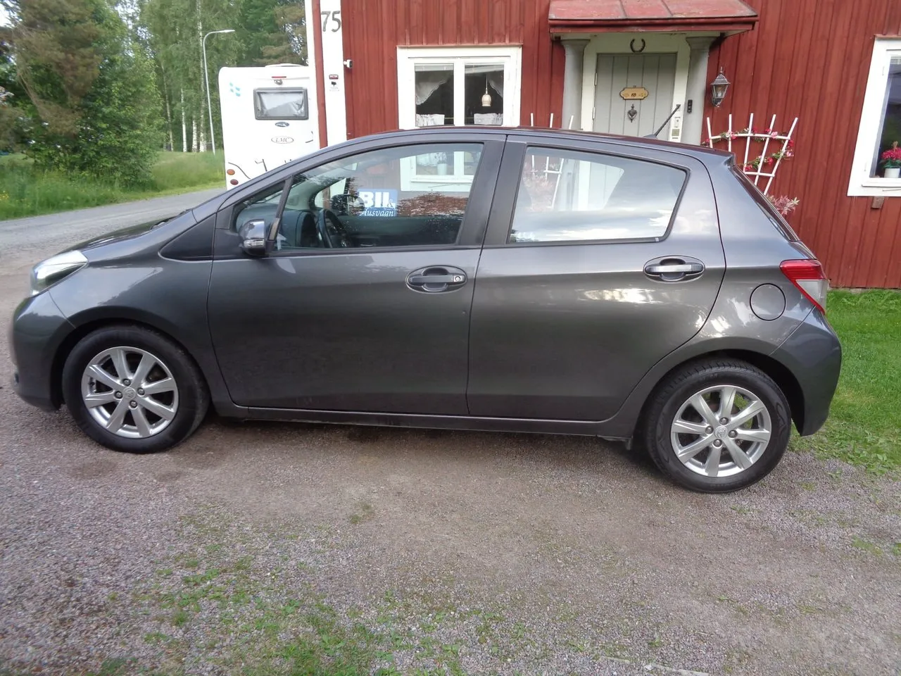 Vehicle image 27