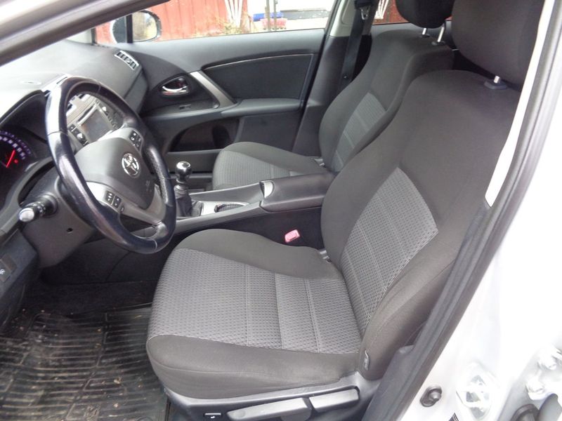 Toyota Avensis bild 5