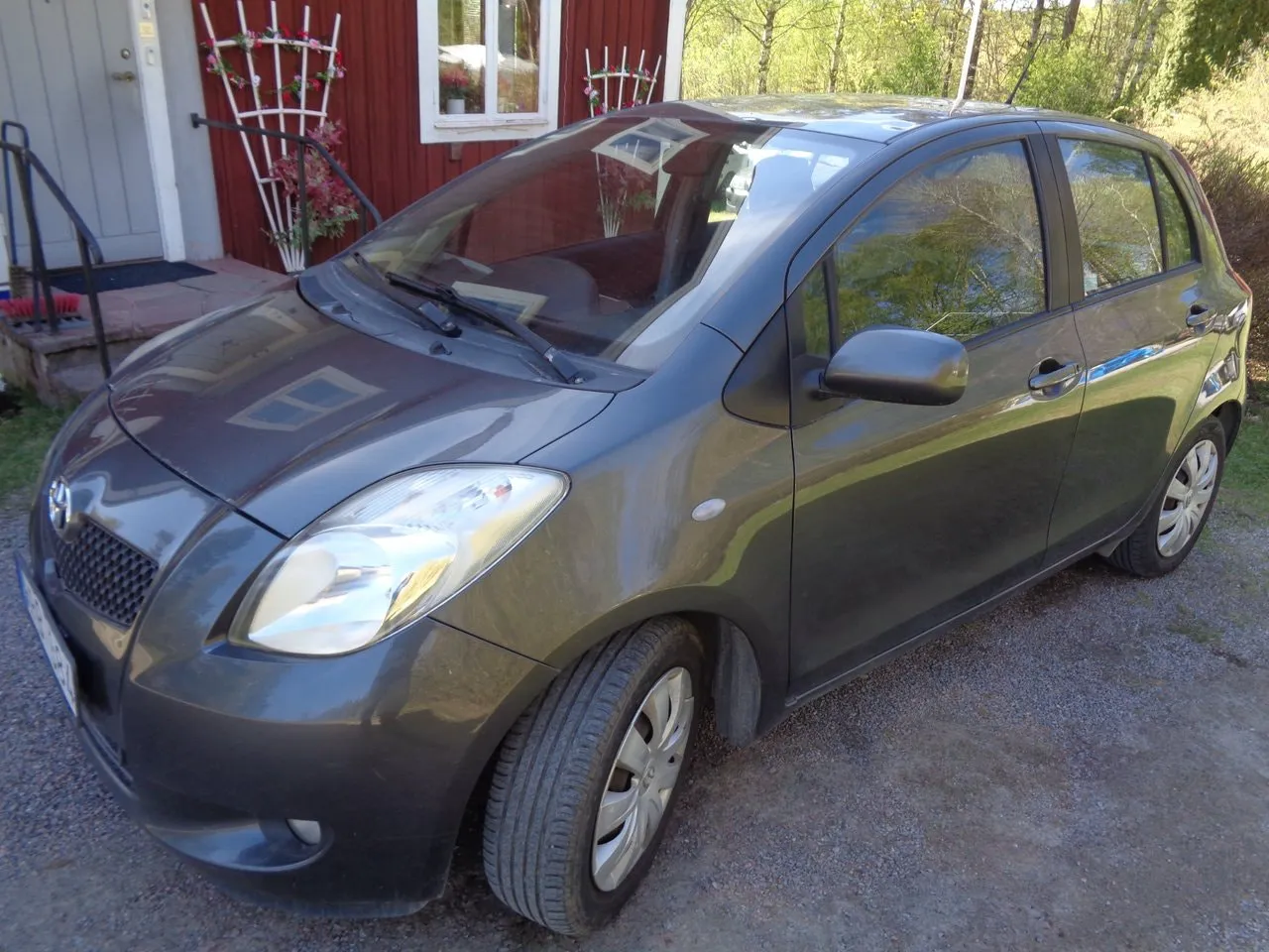 Vehicle image 6