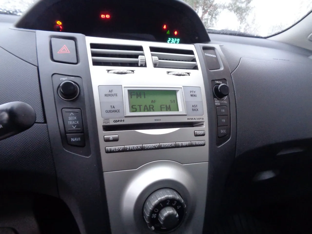 Vehicle image 27
