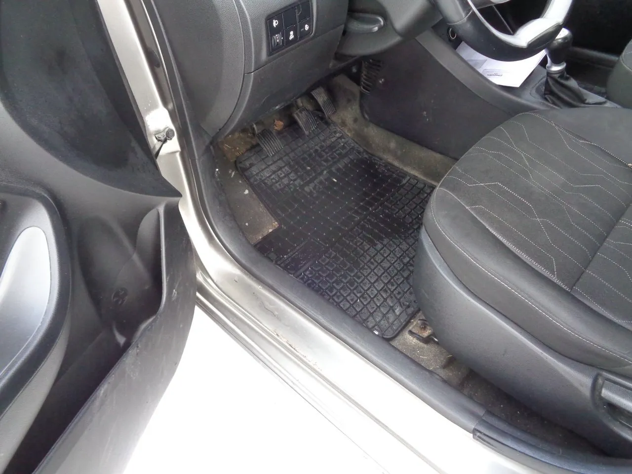 Vehicle image 30