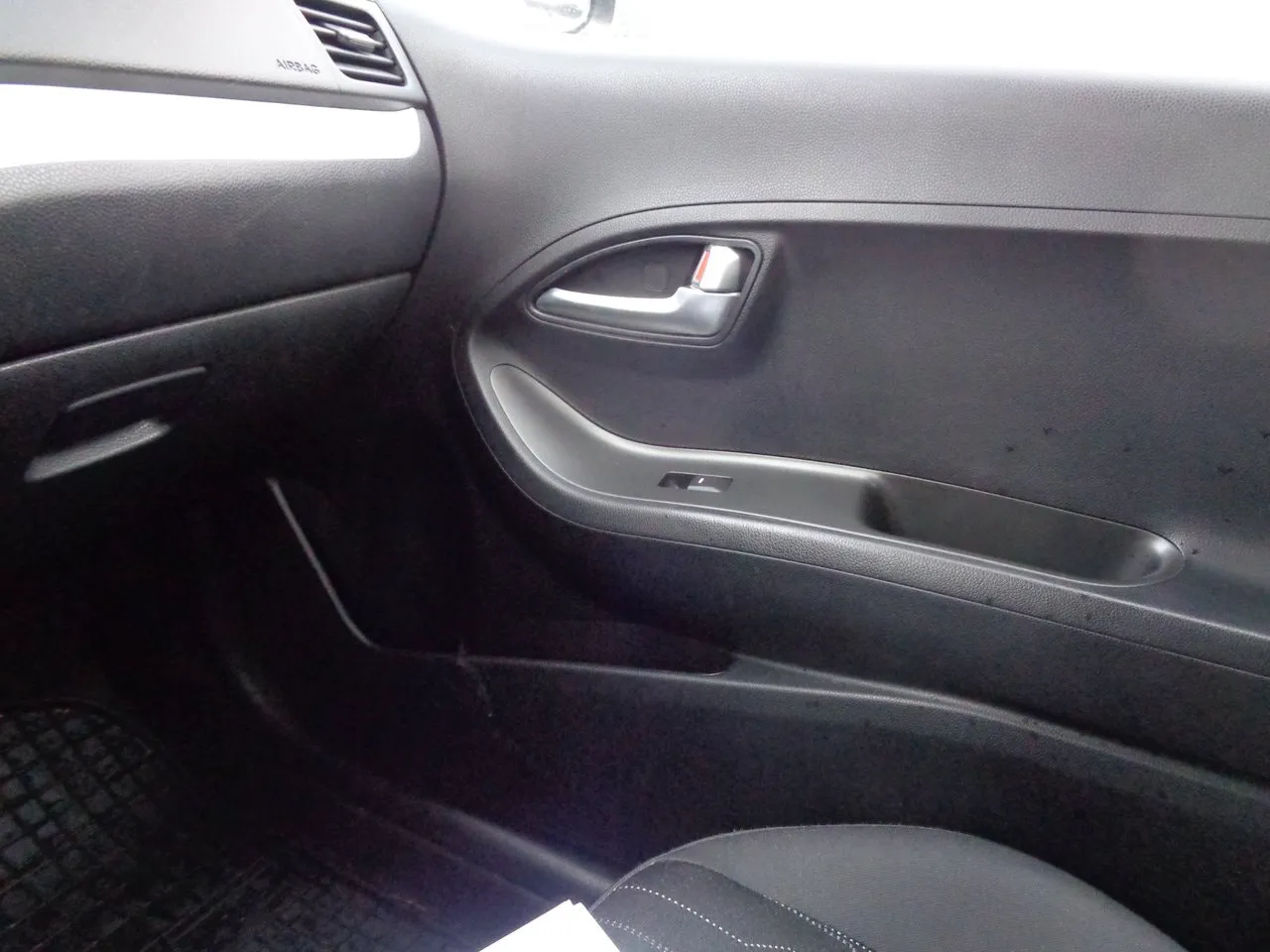 Vehicle image 32