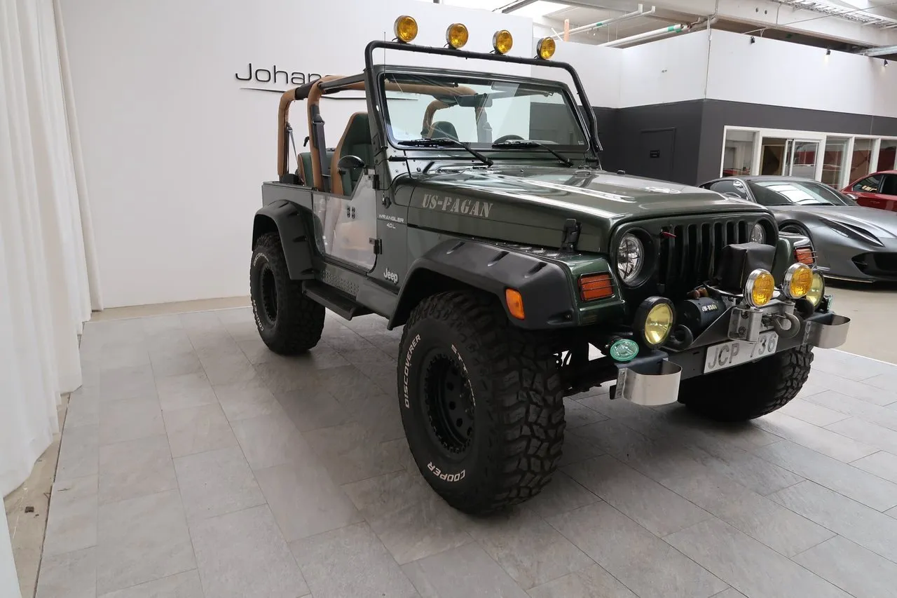 Vehicle image 7