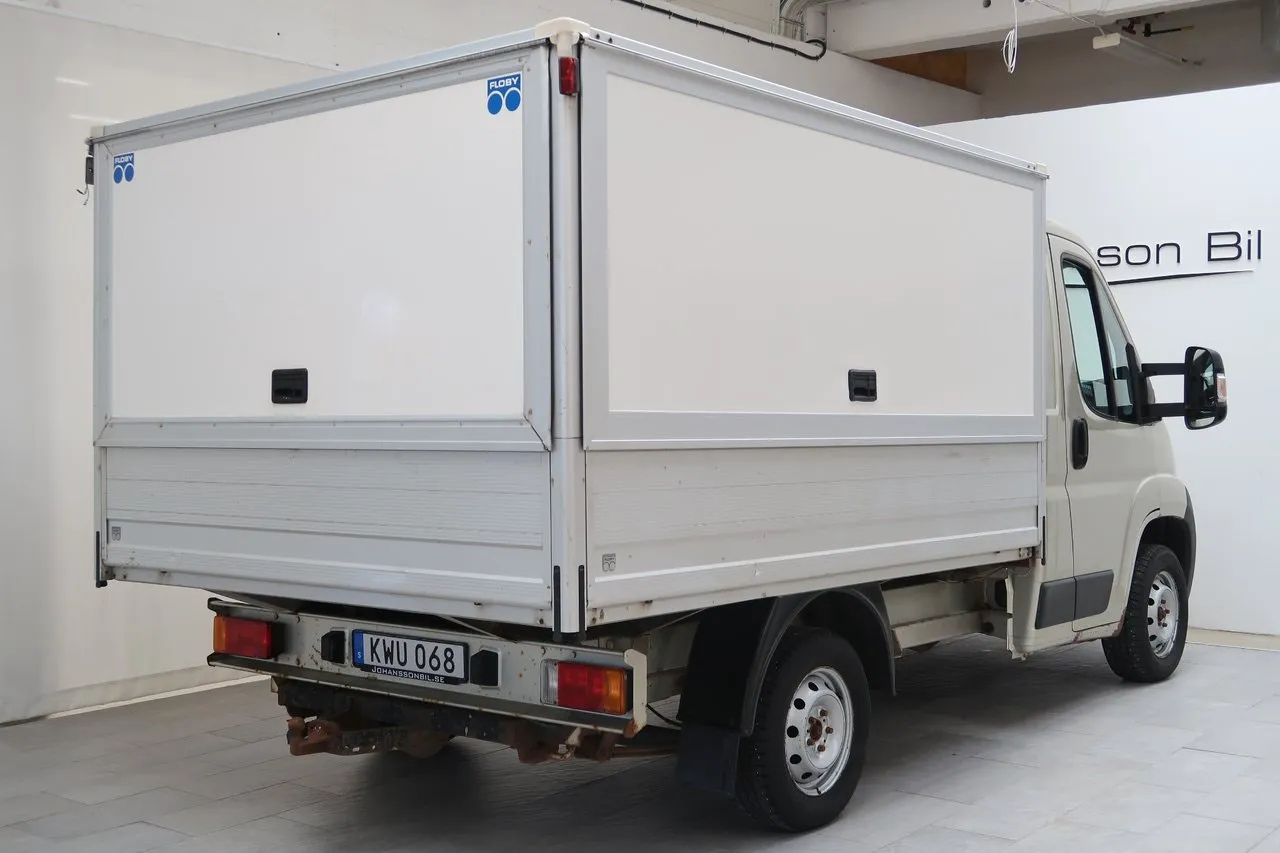 Vehicle image 14