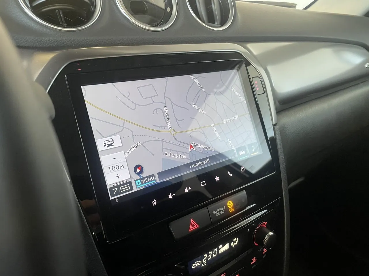 Vehicle image 10