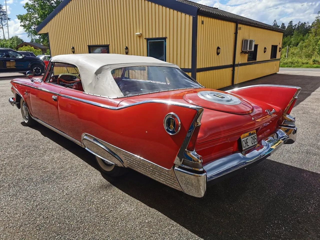 Vehicle image 15