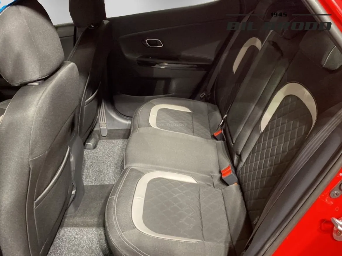 Vehicle image 8