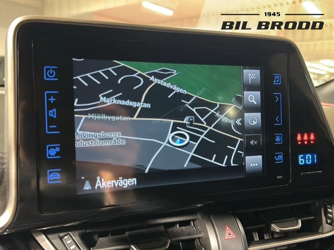 Vehicle image 10