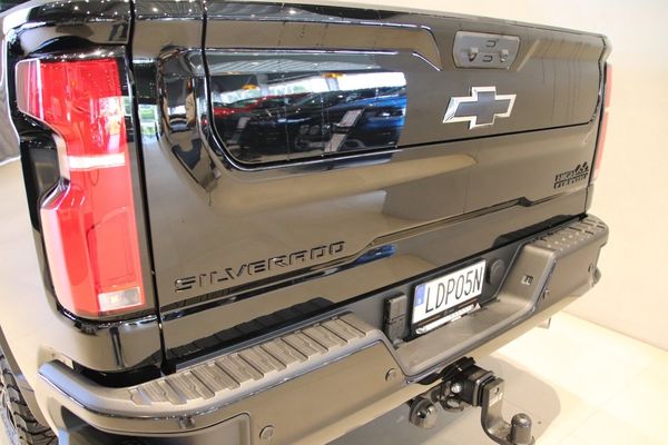 Chevrolet Silverado 2500 HD Crew Cab 6.6 V8 Duramax Midnight Ed omg lev - 2026