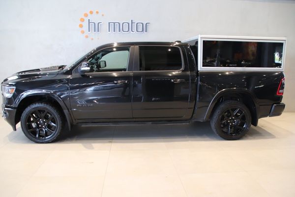 RAM 1500 Laramie Night CrewC 5.7 HEMI/Hoffmanskåp/se spec/2 års garanti - 2021