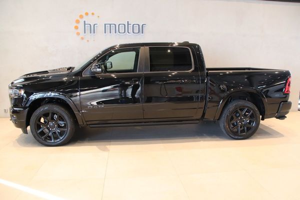 Dodge 1500 RAM Laramie Night/Låg skatt/Nya 420Hk/Från 6,346 - 2025