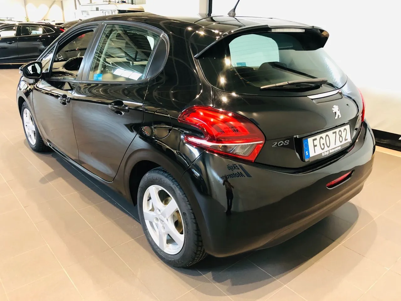 Vehicle image 3