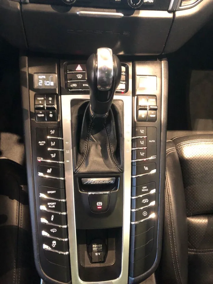 Vehicle image 14