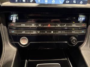 Jaguar F-Pace bild 18