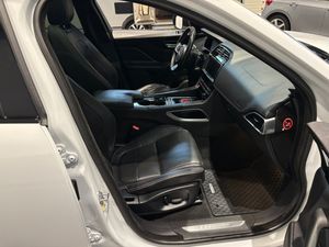 Jaguar F-Pace bild 12