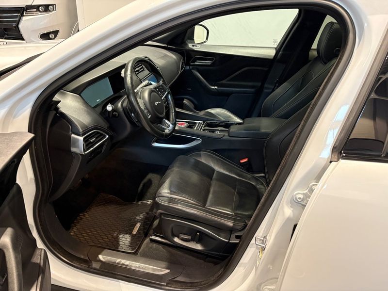Jaguar F-Pace bild 10