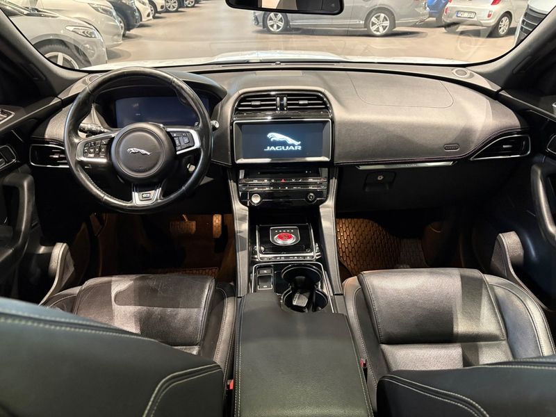 Jaguar F-Pace bild 11