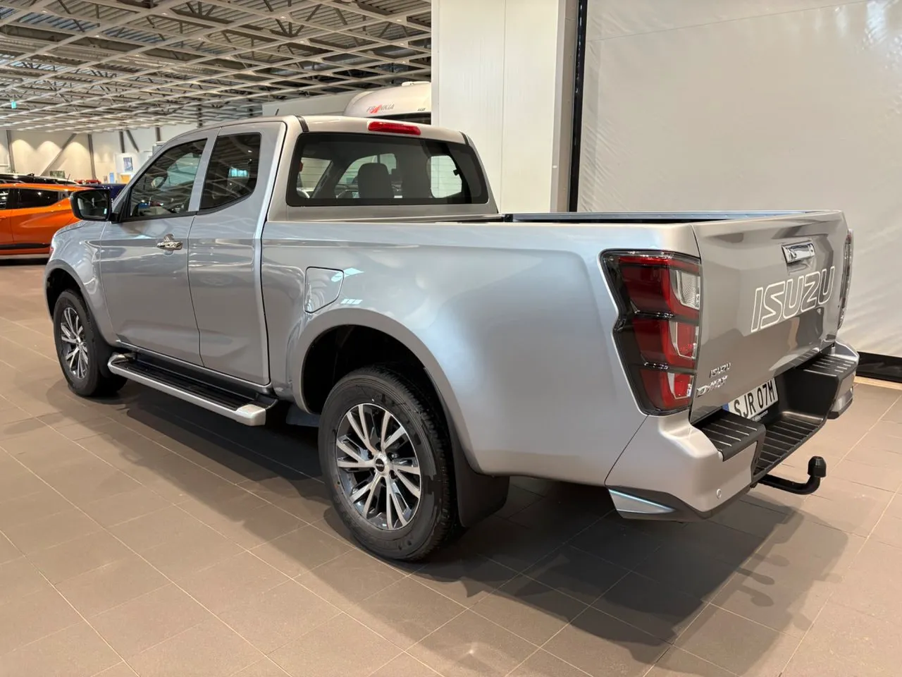 Vehicle image 4