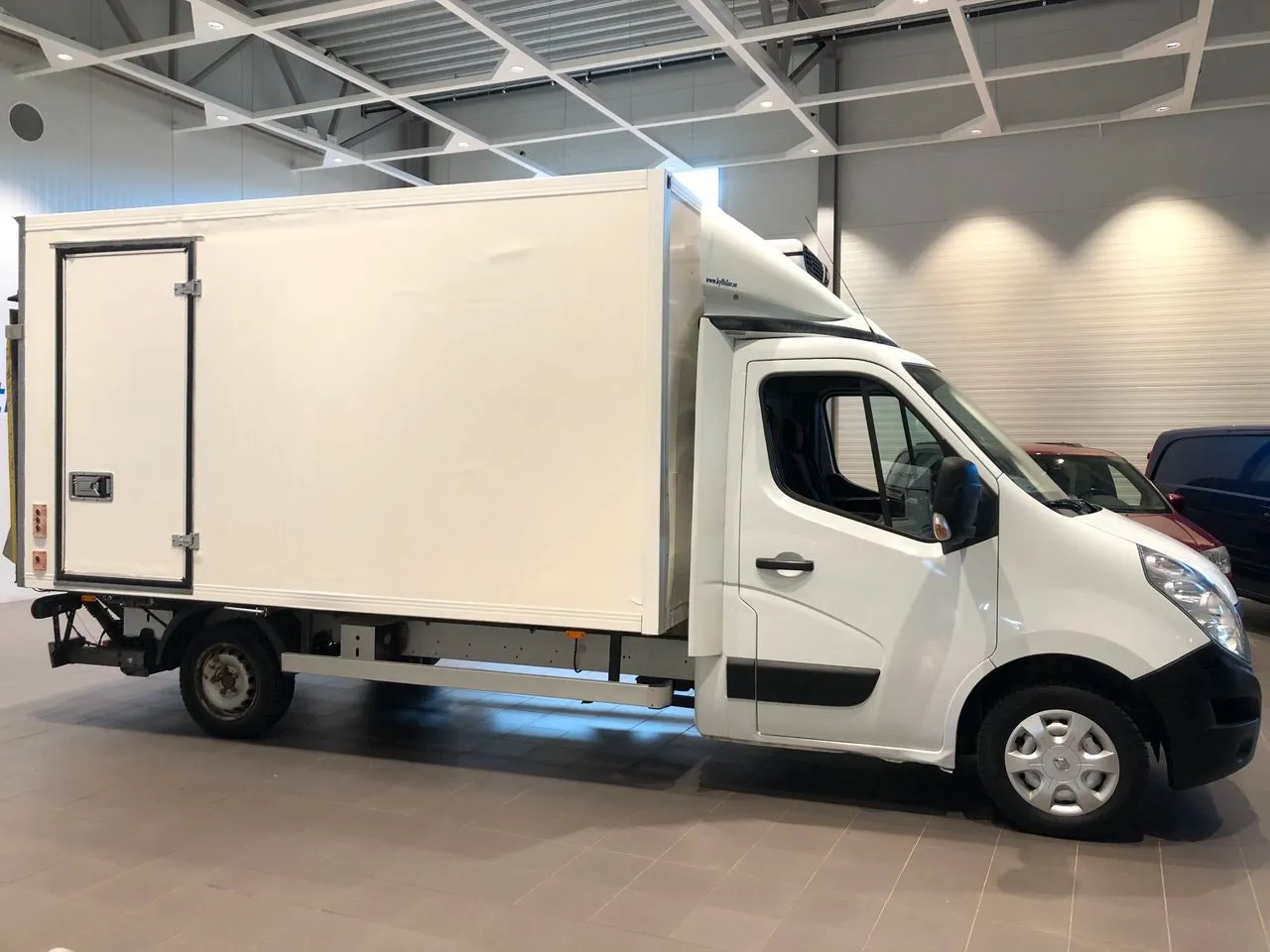 Vehicle image 5
