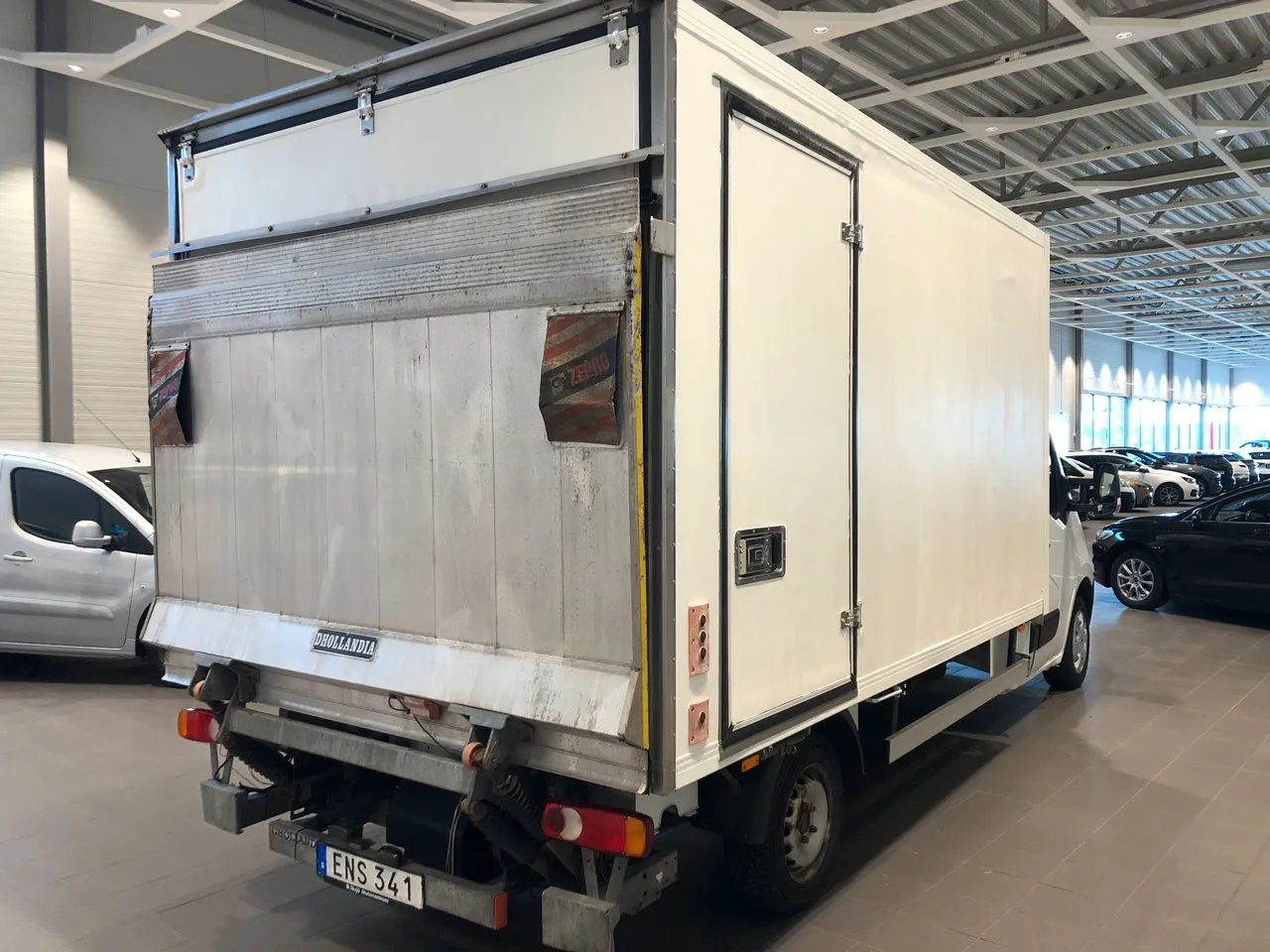 Vehicle image 4
