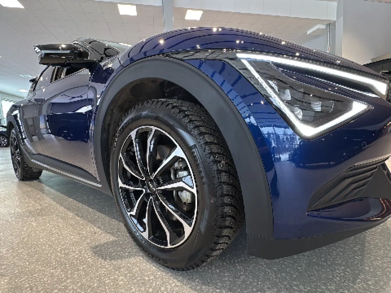 Vehicle image 14