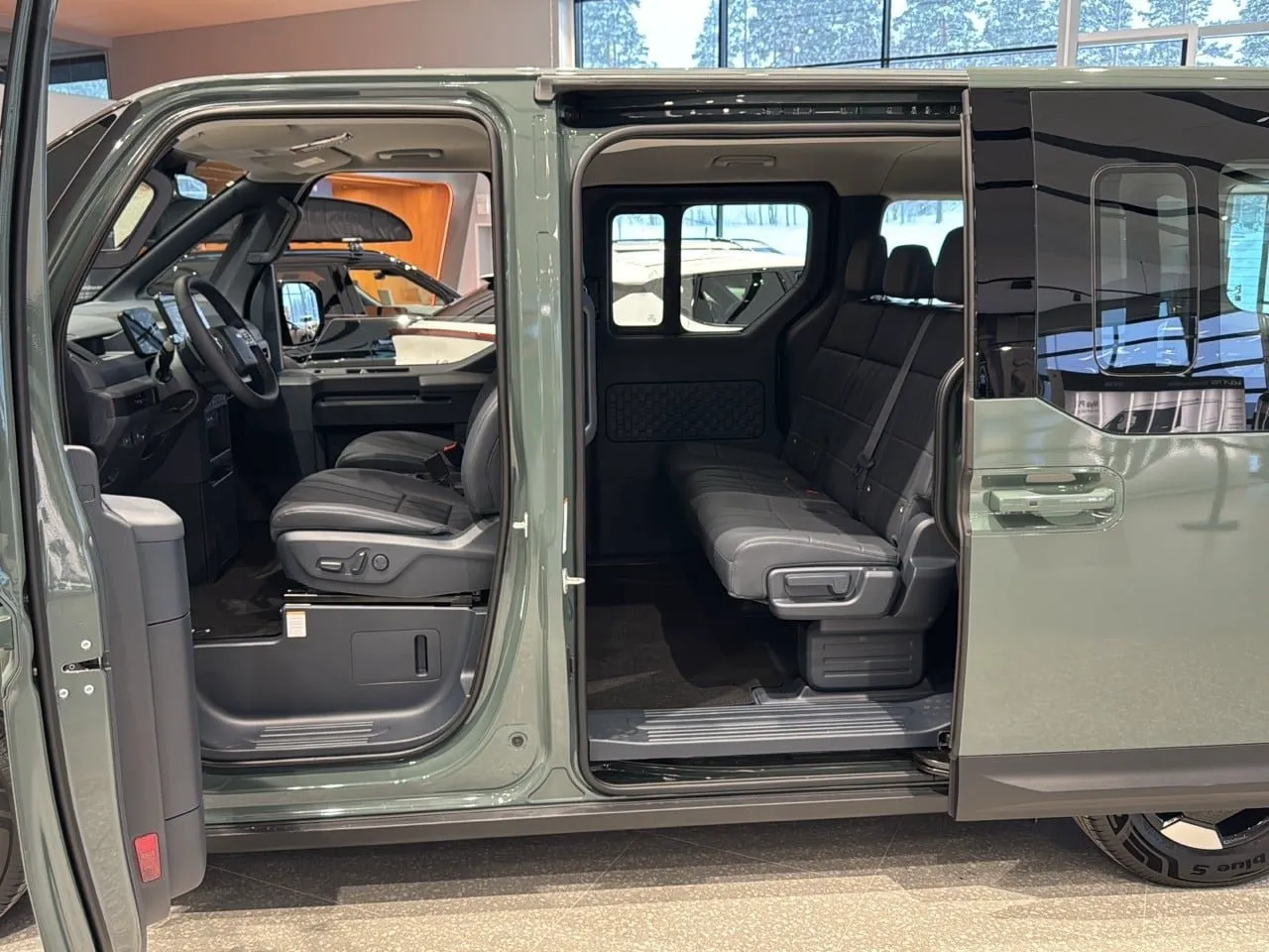 Vehicle image 15