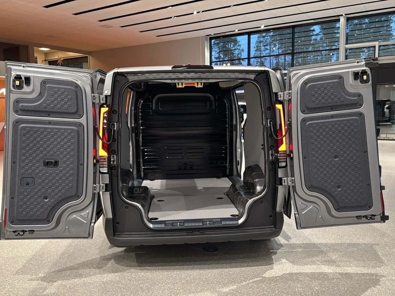 Vehicle image 18
