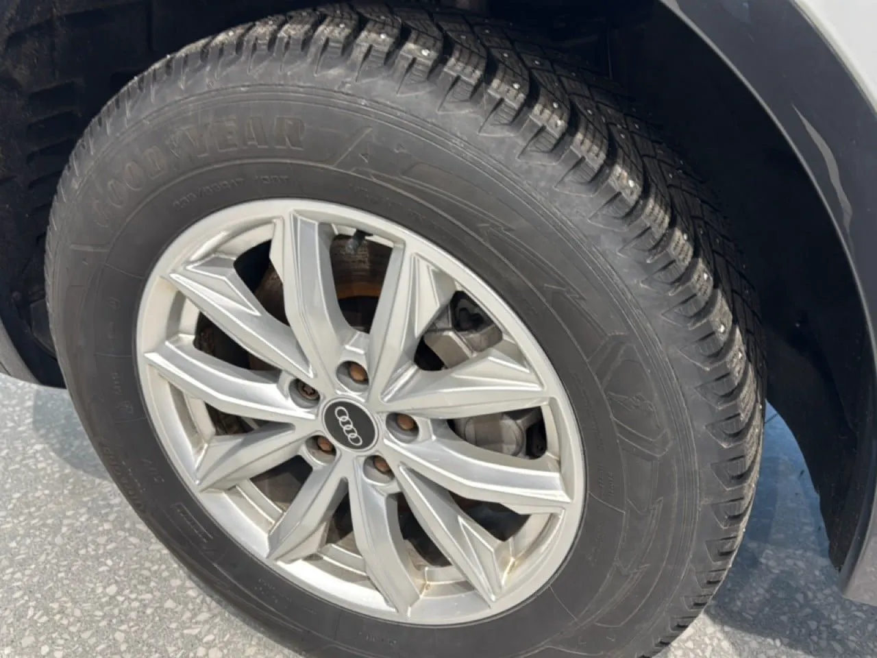 Vehicle image 16