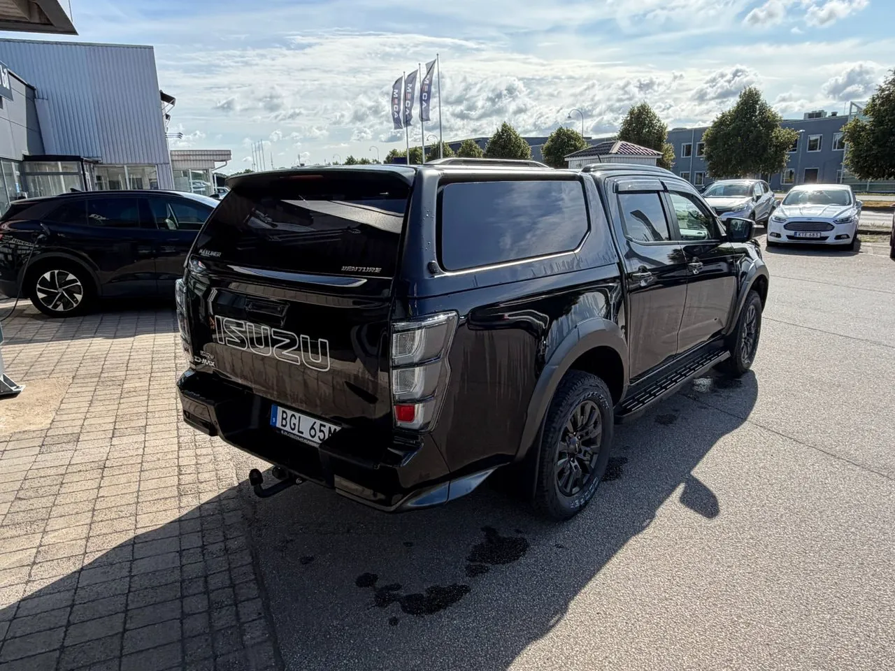 Vehicle image 3