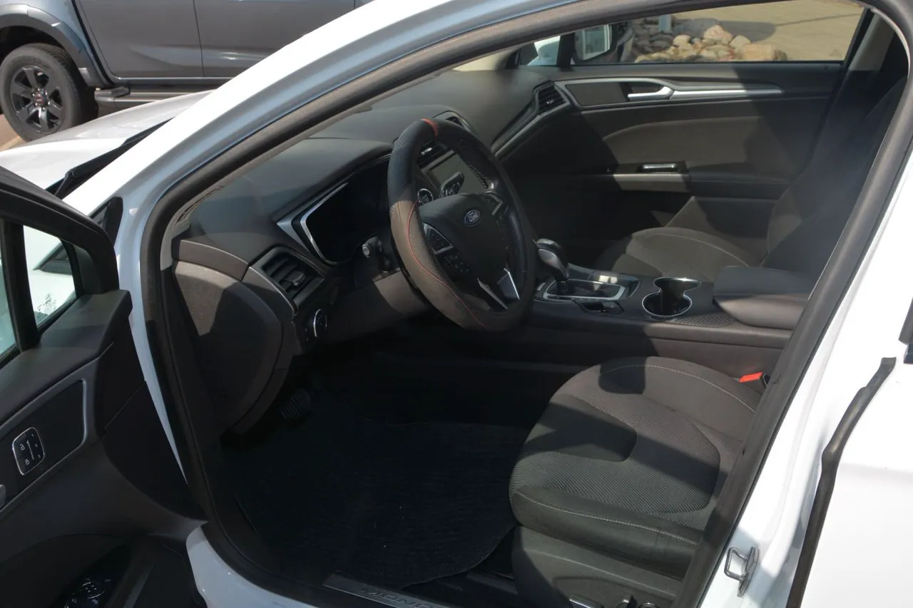 Vehicle image 8