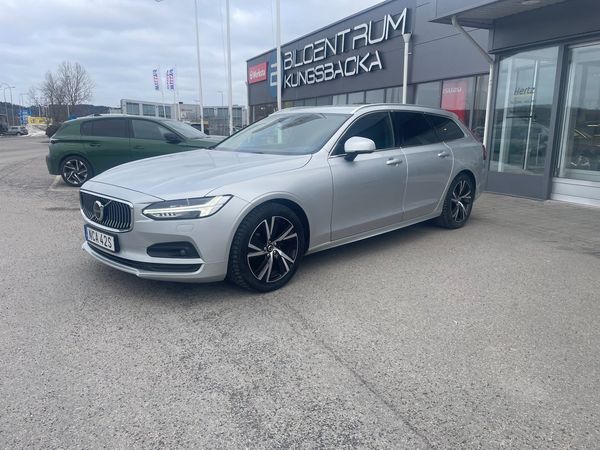 Volvo V90 D4 AWD Momentum, AUT, H&K,NAV,Värmare,Backkamera - 2021