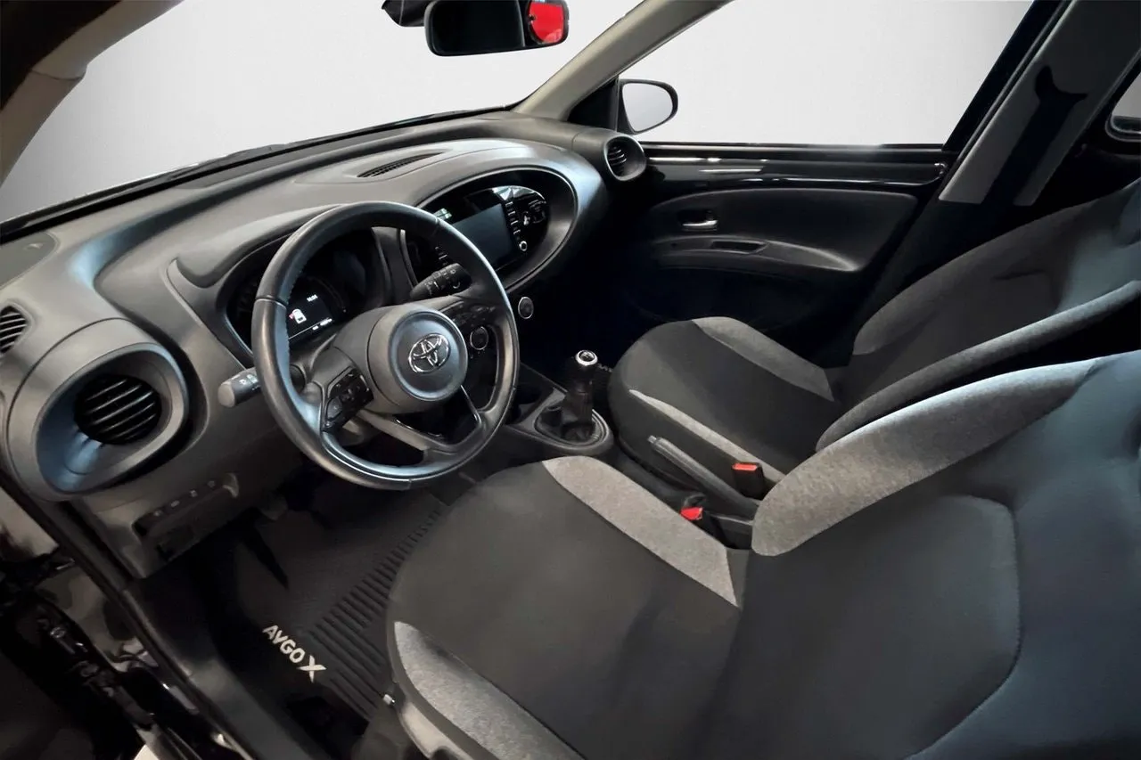 Vehicle image 3
