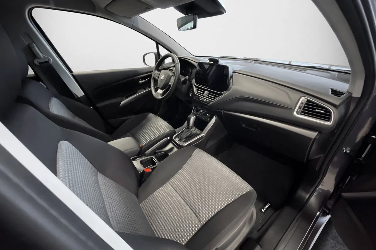 Vehicle image 6