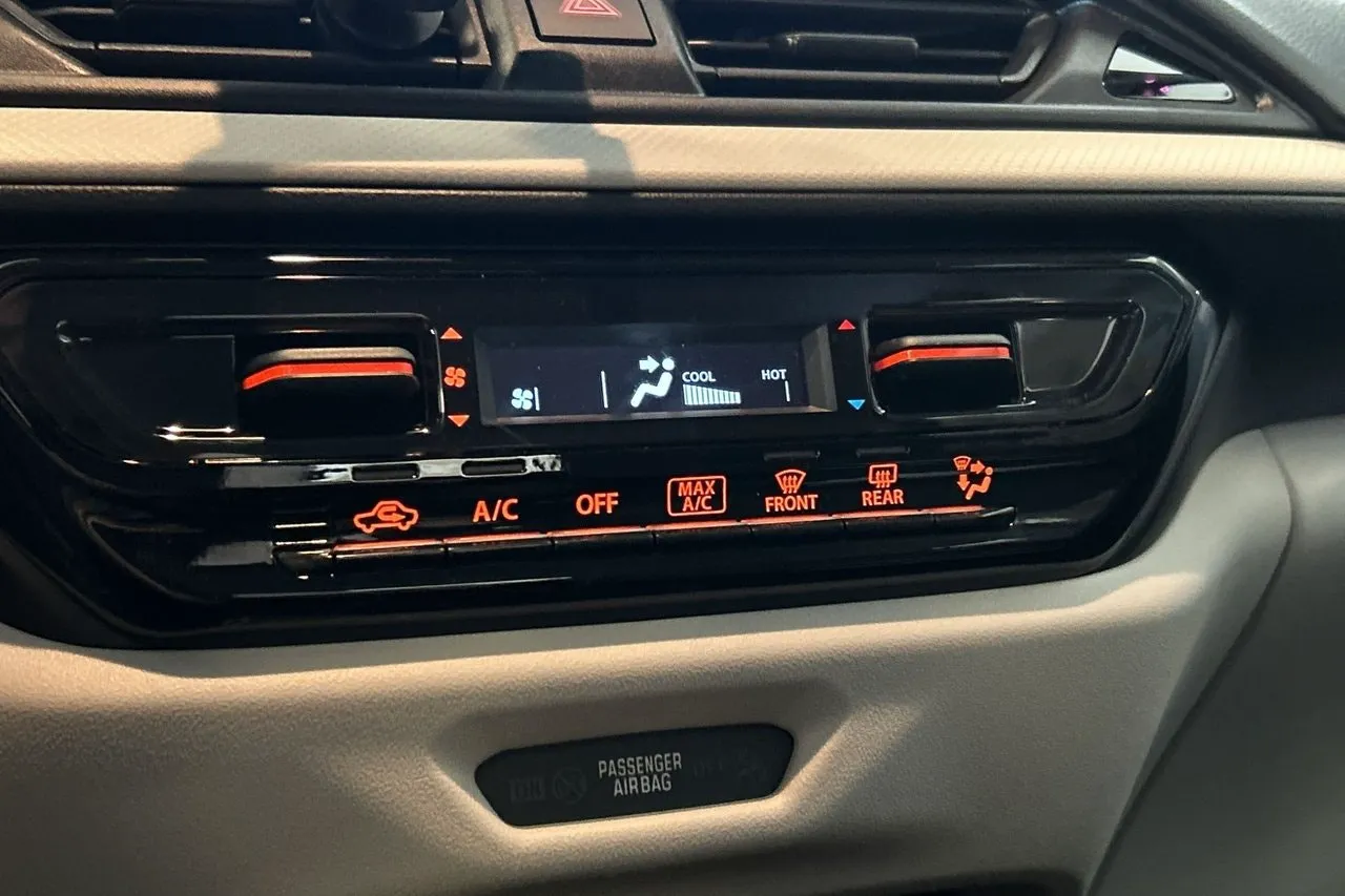 Vehicle image 28