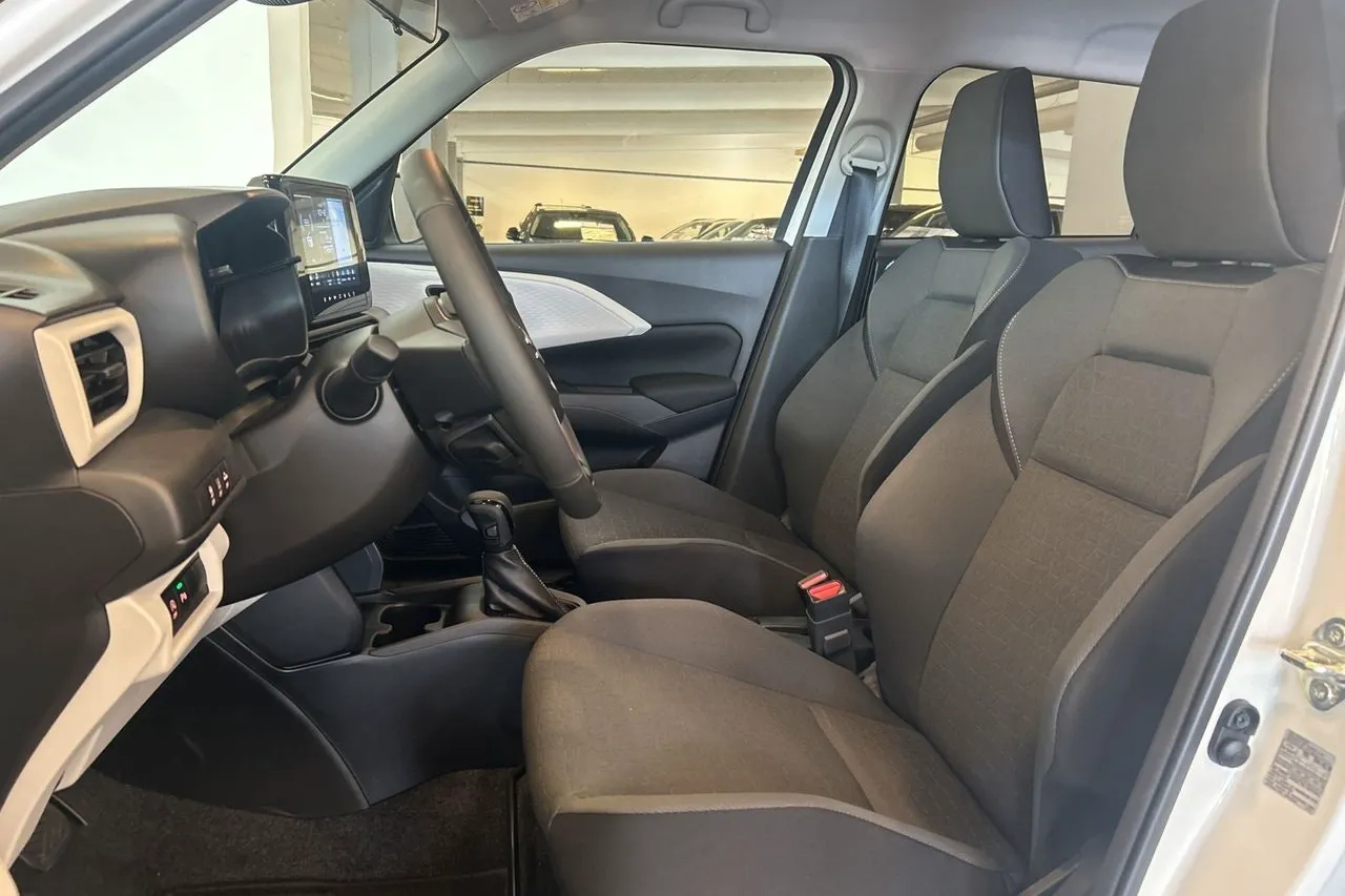 Vehicle image 14
