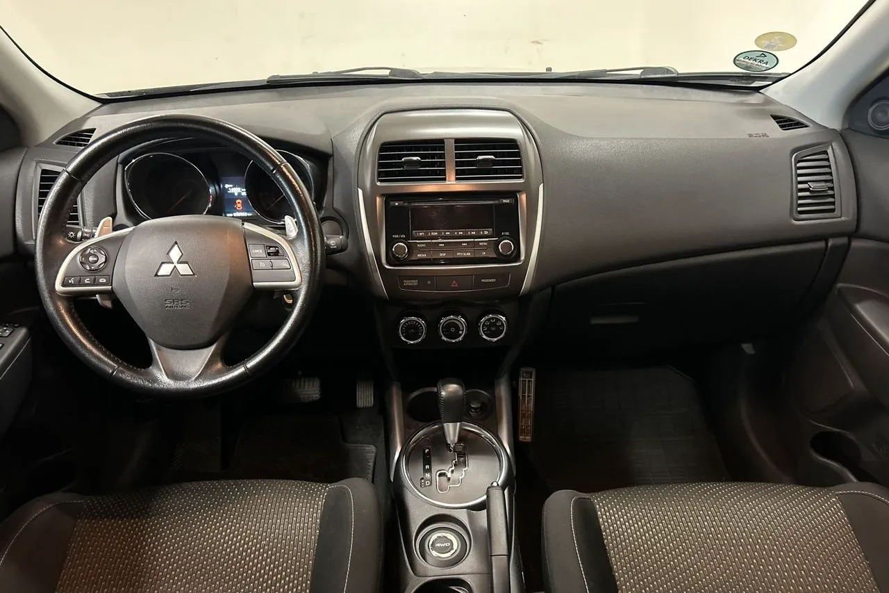 Vehicle image 16