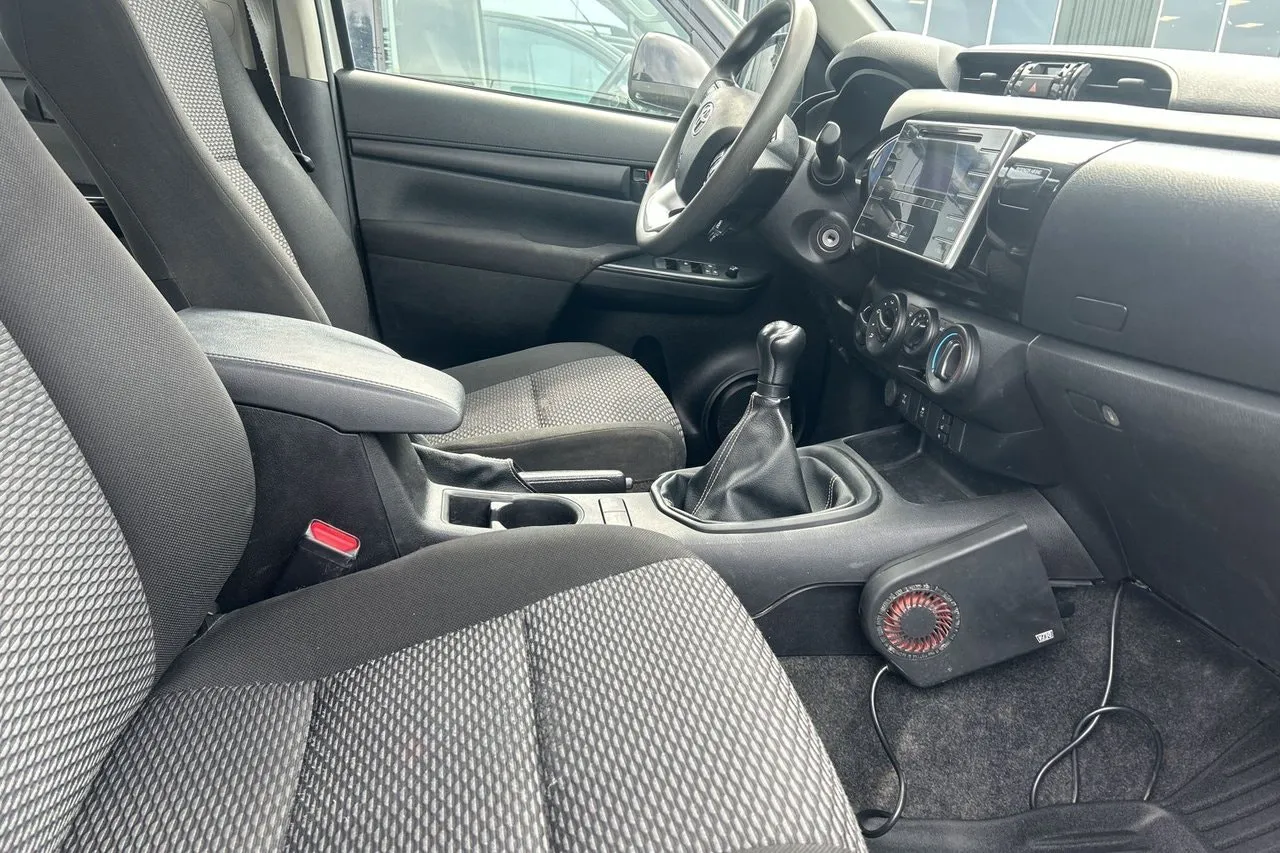 Vehicle image 18