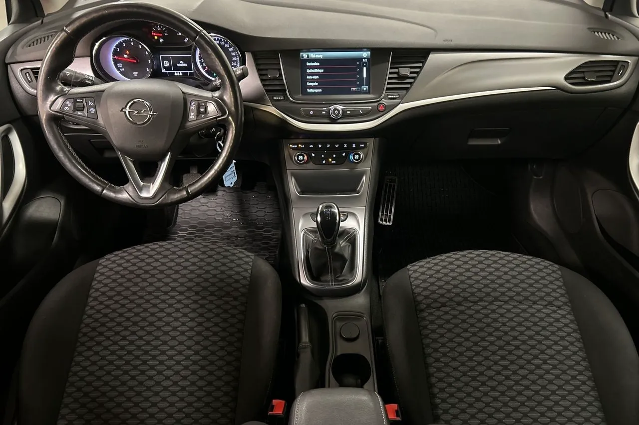 Vehicle image 18