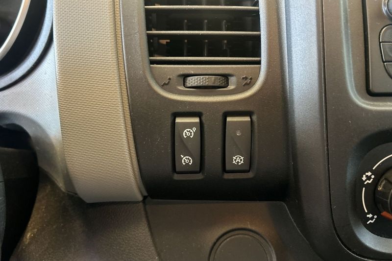 Nissan NV300 bild 19