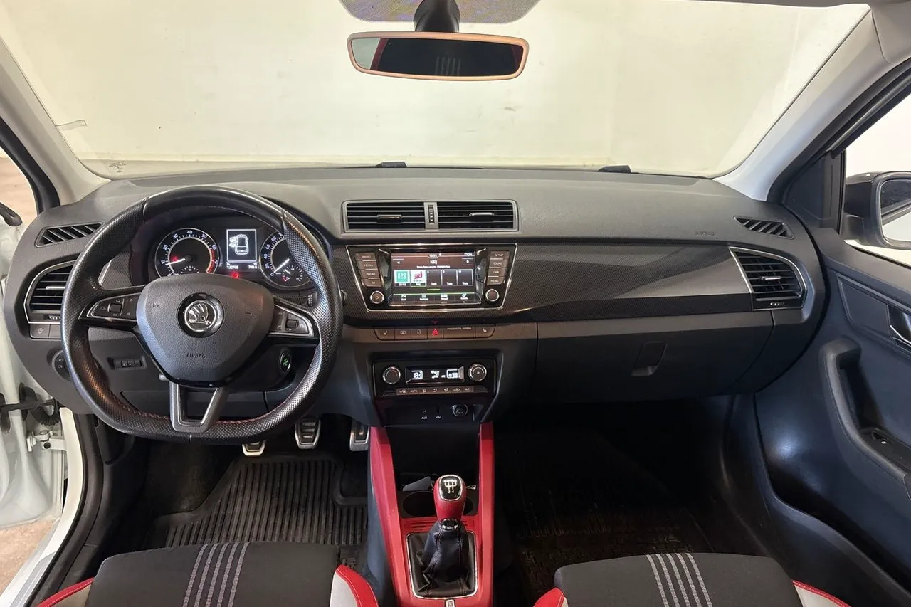 Vehicle image 17