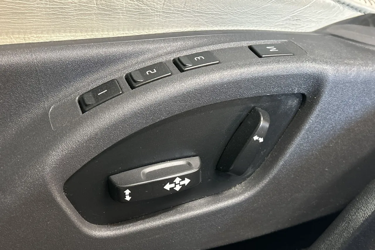 Vehicle image 29