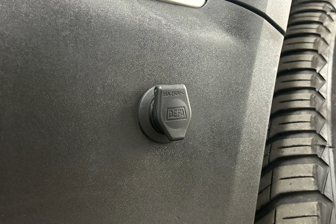 Vehicle image 14