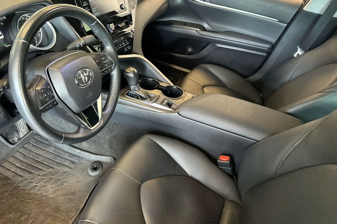 Vehicle image 11