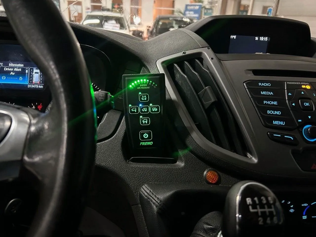 Vehicle image 15