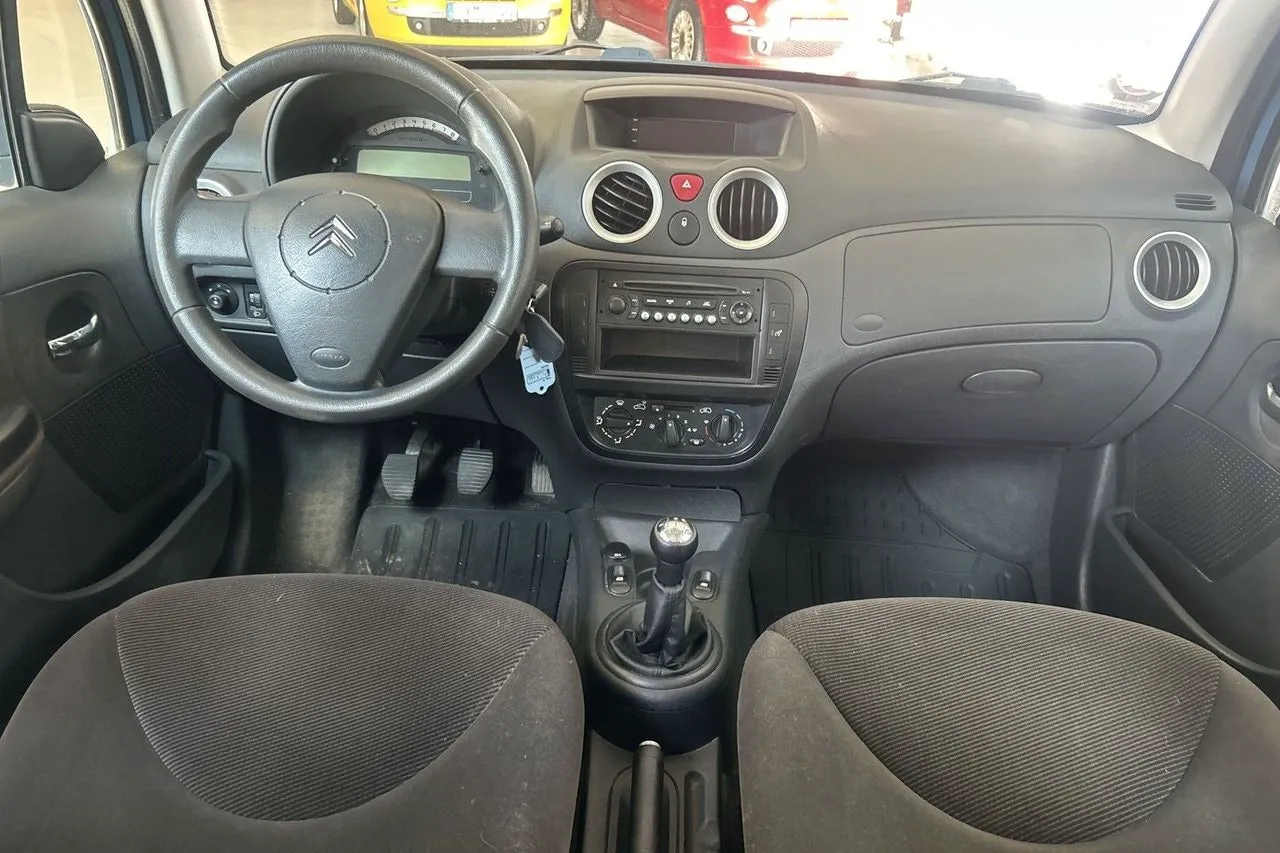 Vehicle image 14
