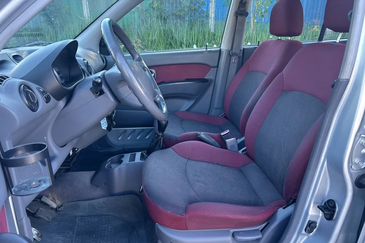 Vehicle image 9