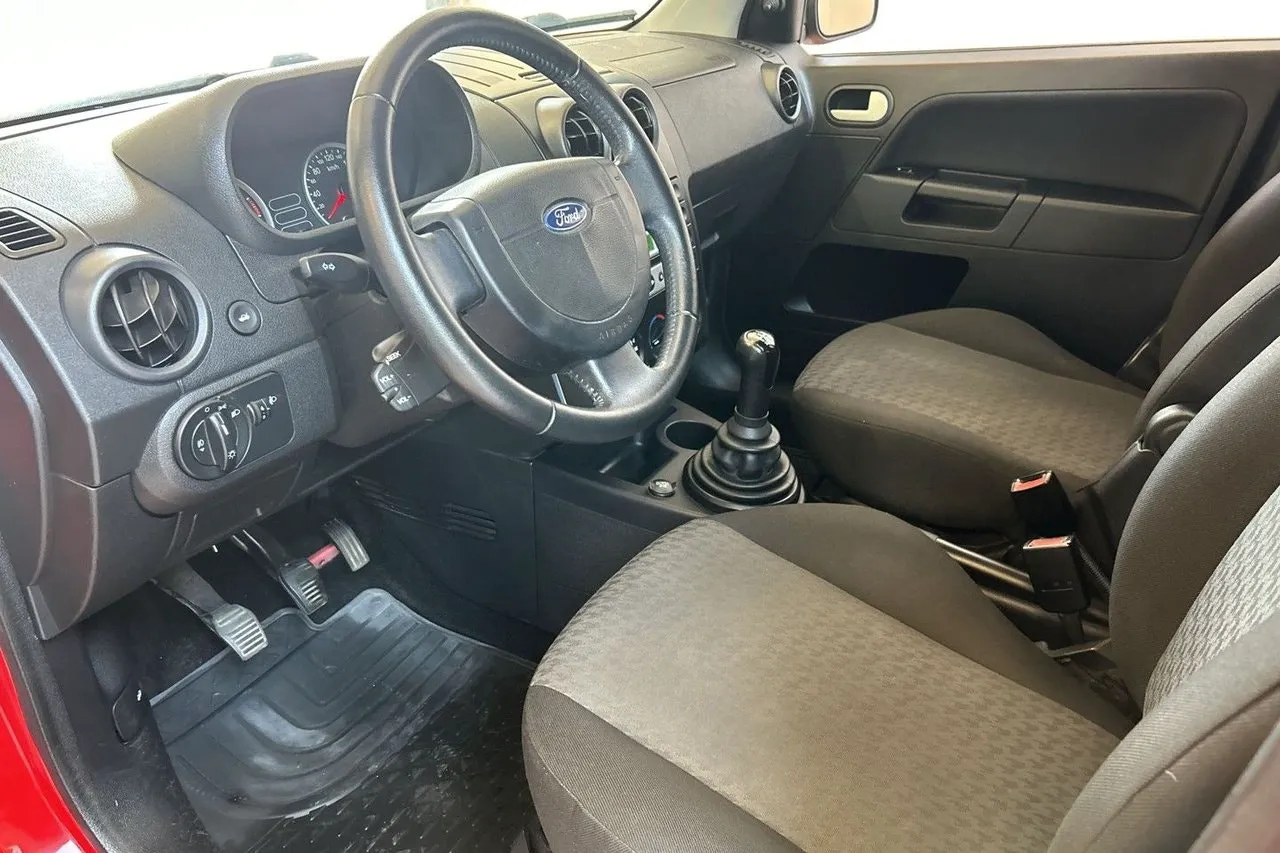 Vehicle image 10