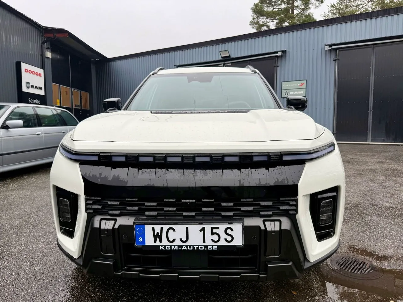 Vehicle image 6